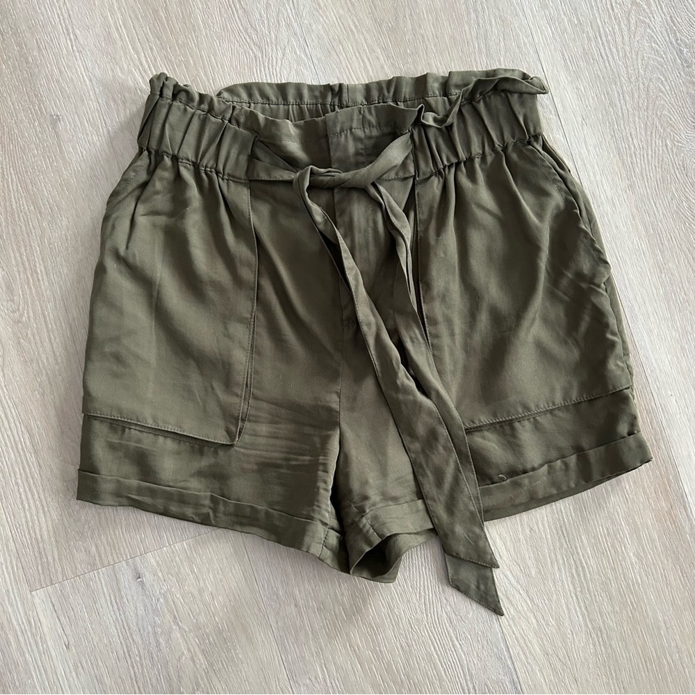 Twik green shorts flowy with tie  100% Lyocell - Picture 2 of 11
